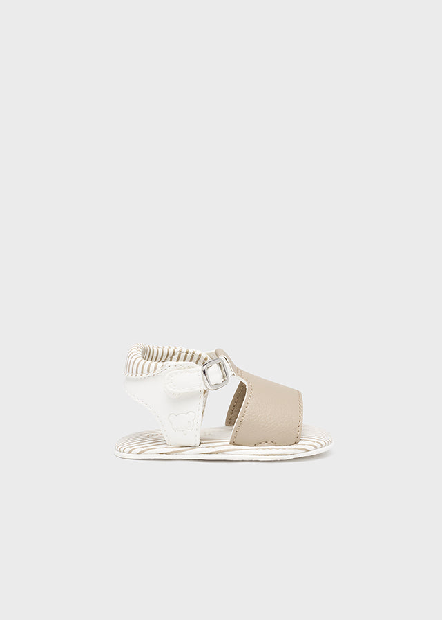 Sandalias con hebilla para recién nacido