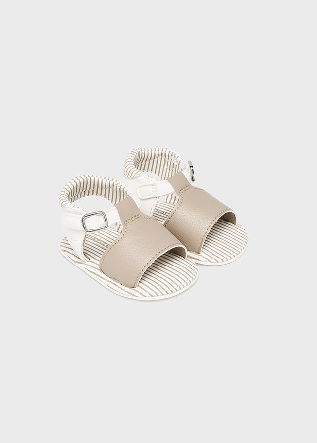 Sandalias con hebilla para recién nacido