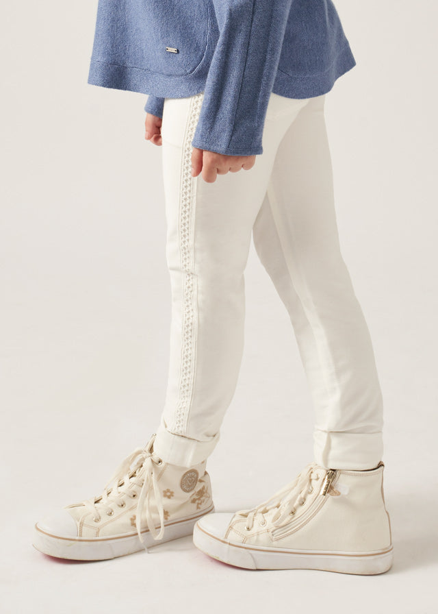 Pantalón skinny sarga chica