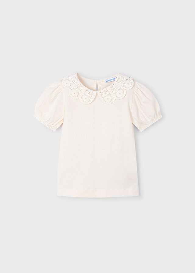 Playera cuello croché niña