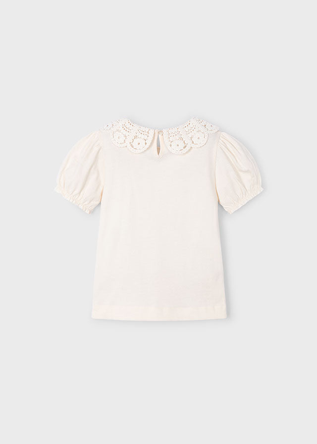 Playera cuello croché niña