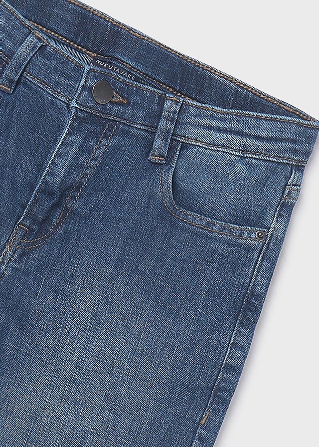 Pantalón de mezclilla regular fit básico chico