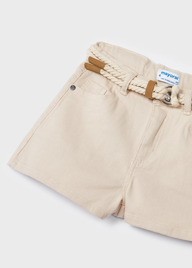 Short con cinturón de algodón sostenible para niña