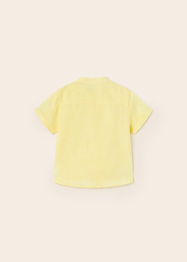 Camisa manga corta con motivo bordado y cuello mao para bebé