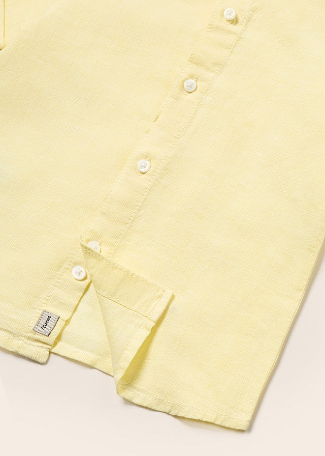 Camisa manga corta con motivo bordado y cuello mao para bebé