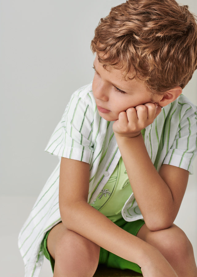 Camisa de manga corta con cuello mao en algodón para niño