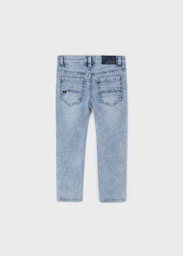Pantalón largo mezclilla slim fit con algodón sostenible niño