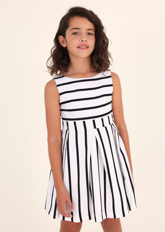 Vestido con estampado de rayas para chica