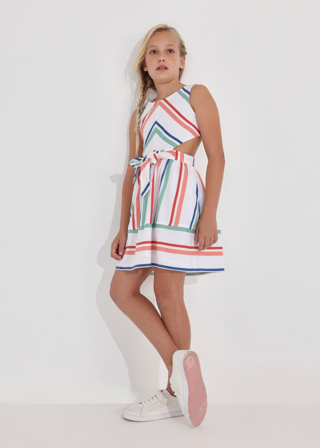 Vestido con estampado de rayas y detalle cut out para chica