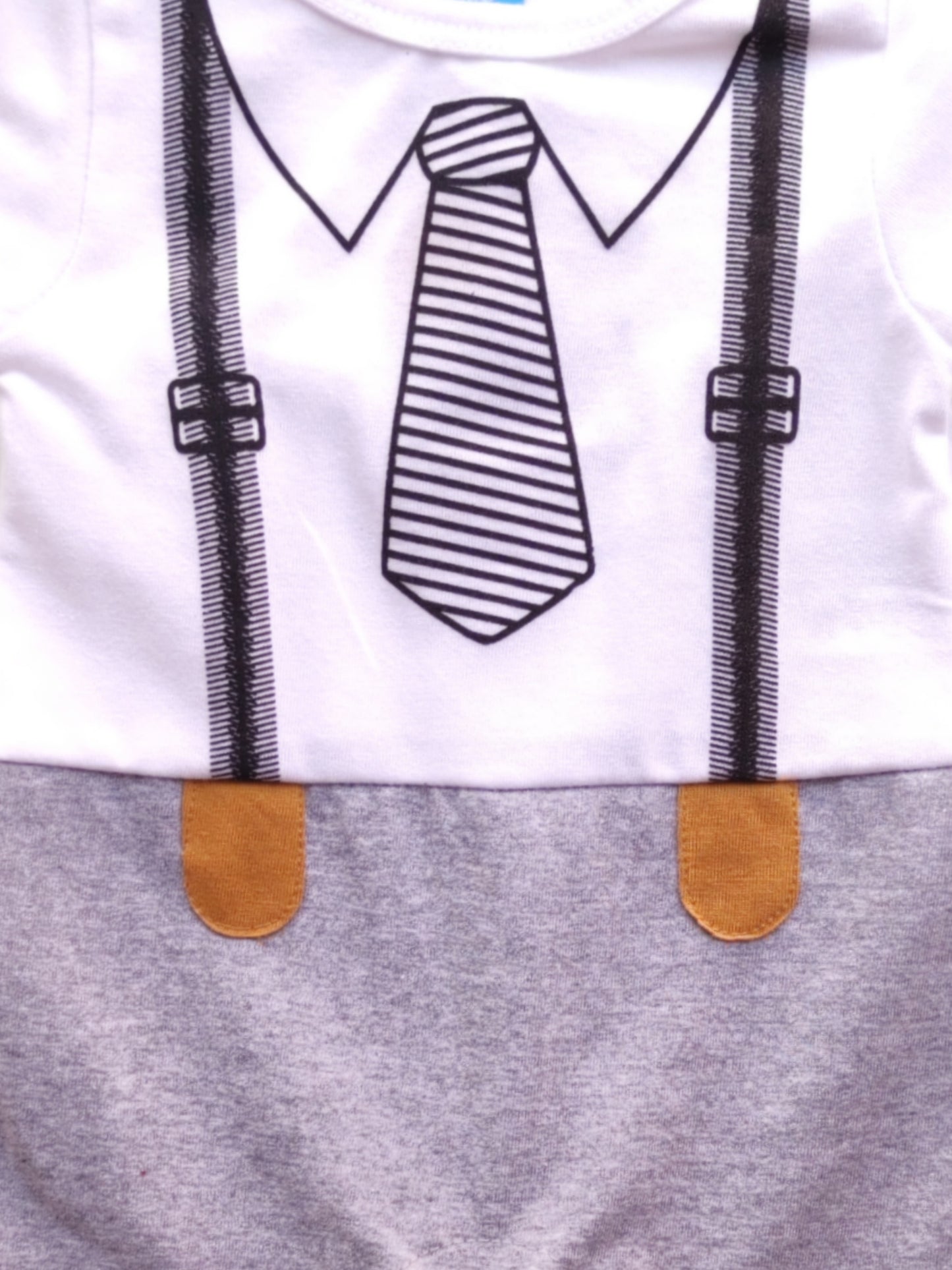 Mameluco niño con estampado de tirantes