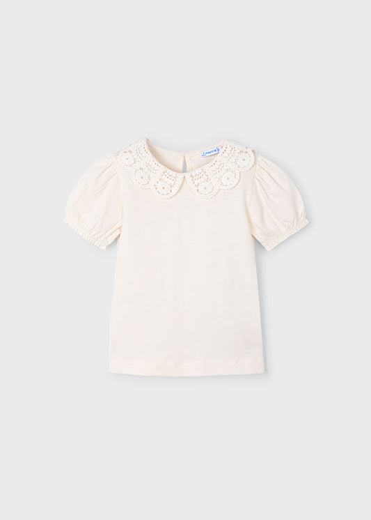 Playera cuello croché niña
