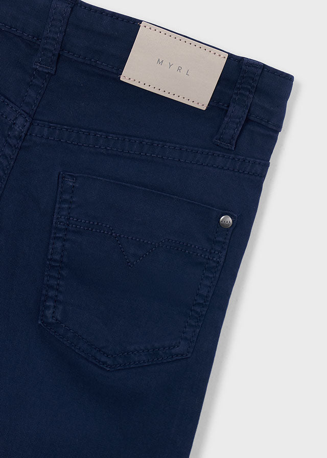 Pantalón de mezclilla slim fit básico niño
