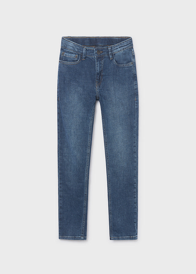 Pantalón de mezclilla regular fit básico chico