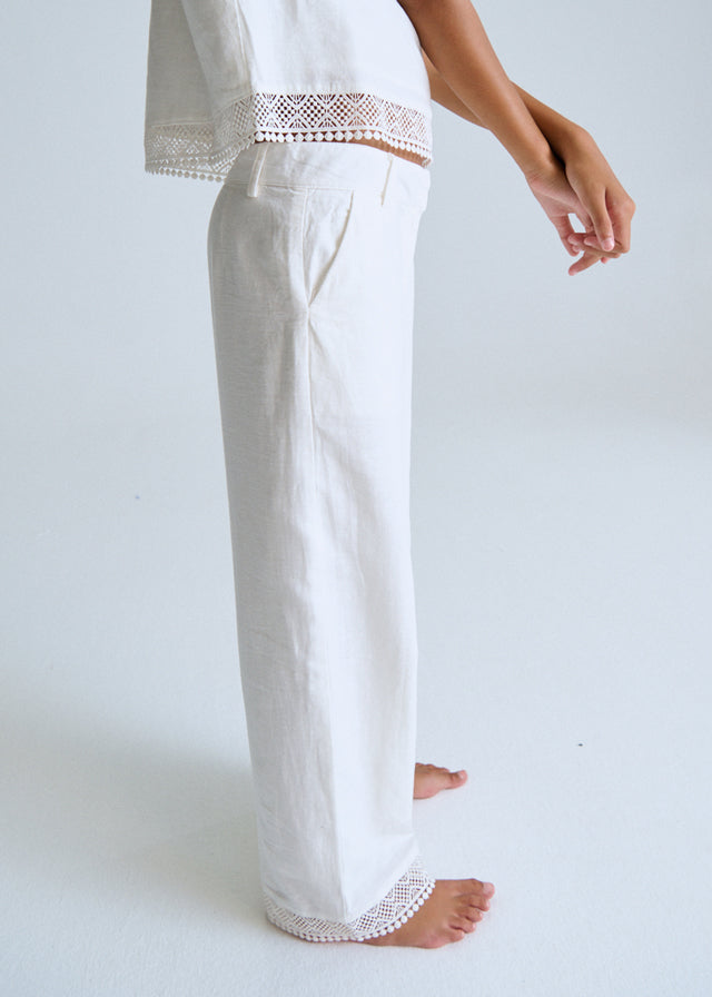 Pantalón largo cinta bordada chica