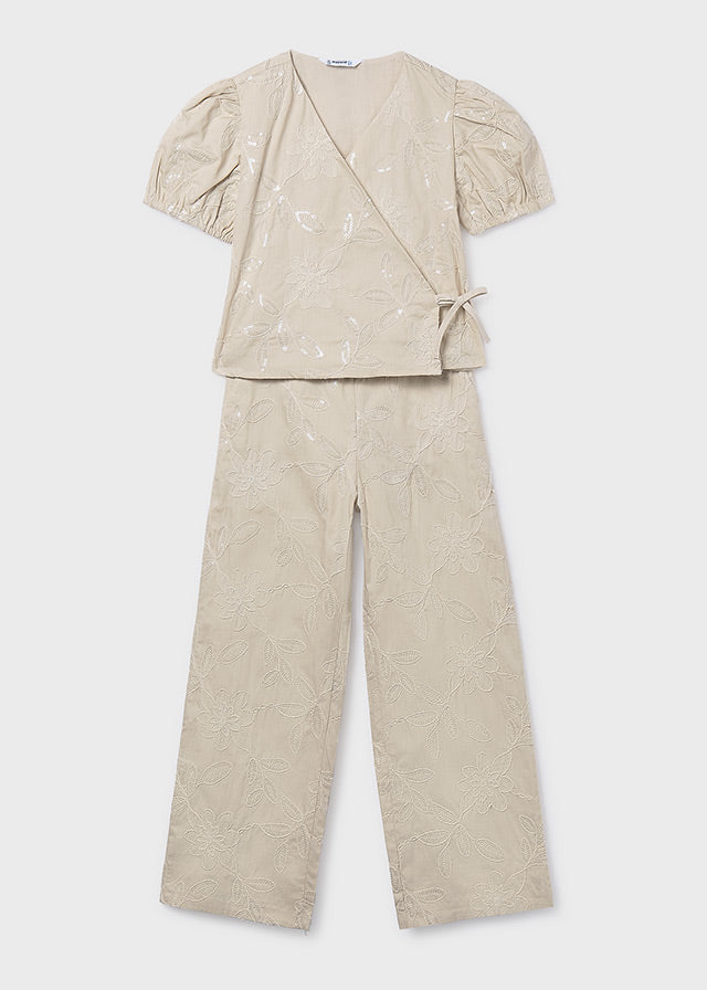 Conjunto pantalón largo y blusa con bordados chica