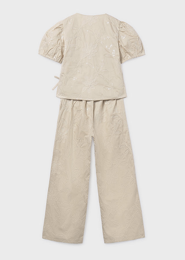 Conjunto pantalón largo y blusa con bordados chica