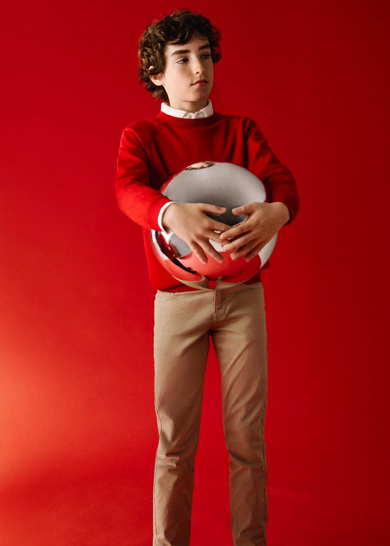 Pantalón básico entallado chico