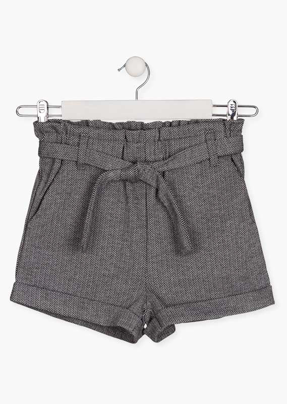 Short con vuelta en bajos.