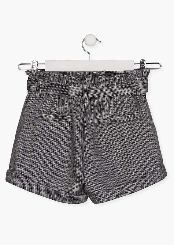 Short con vuelta en bajos.