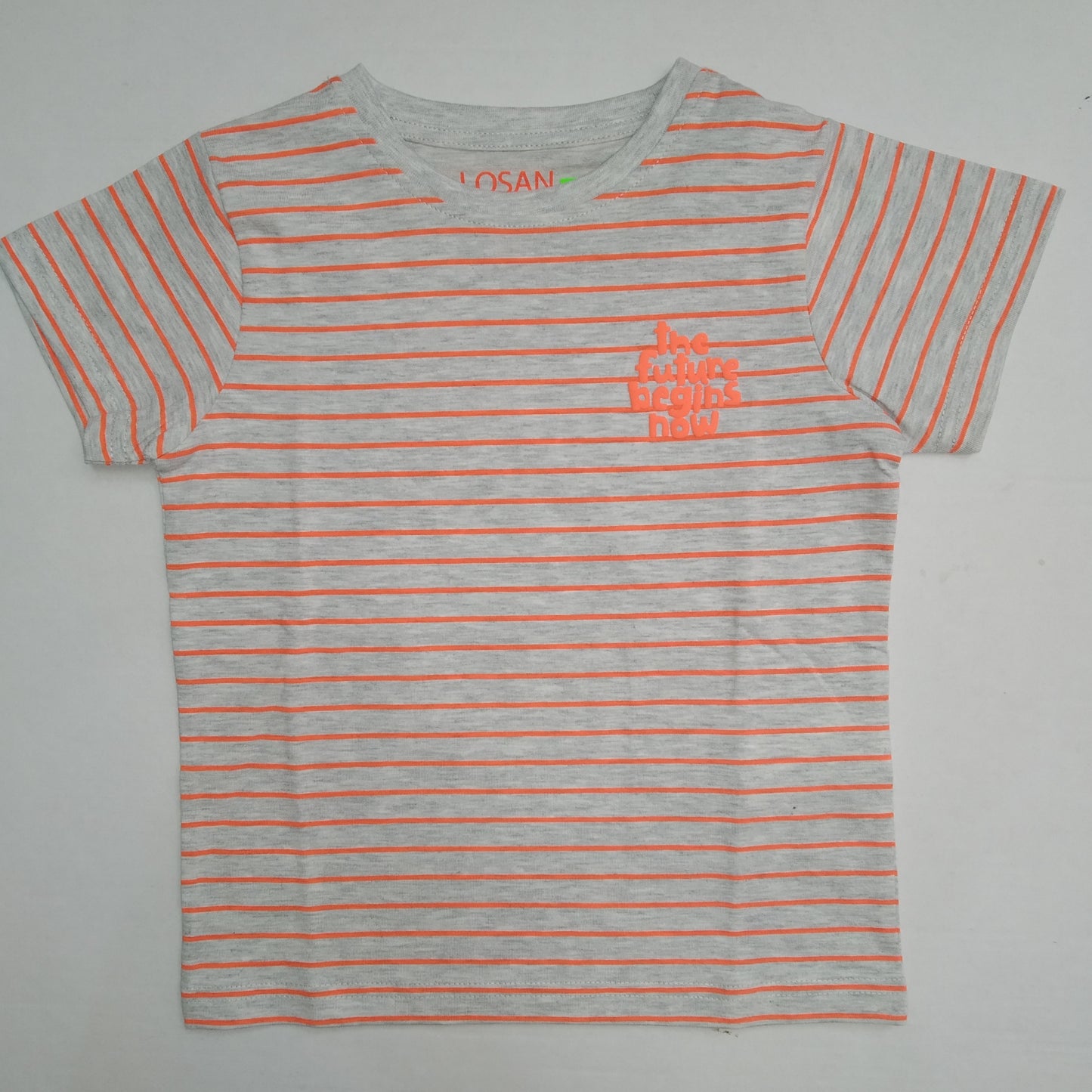 Playera con estampado de rayas.