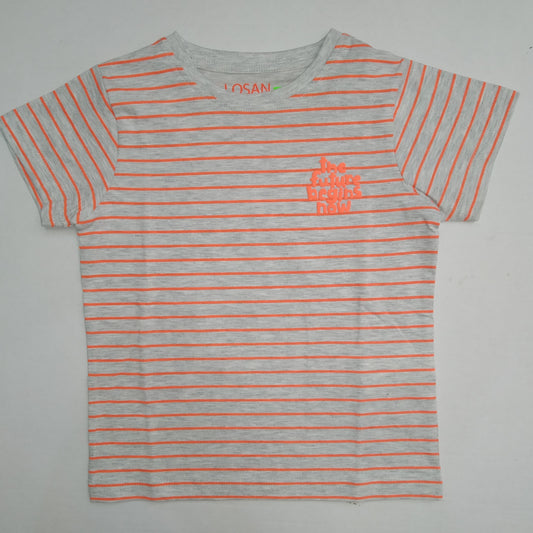 Playera con estampado de rayas.